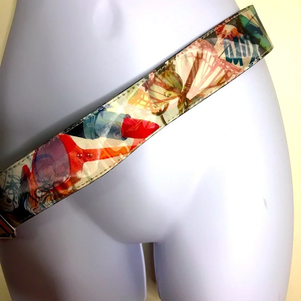 Holographic belt with different photos